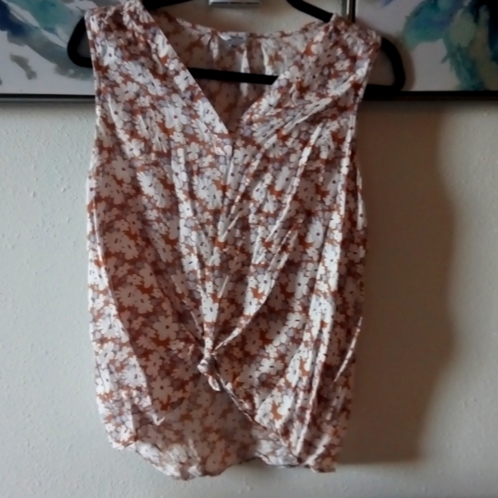 Knotted front top